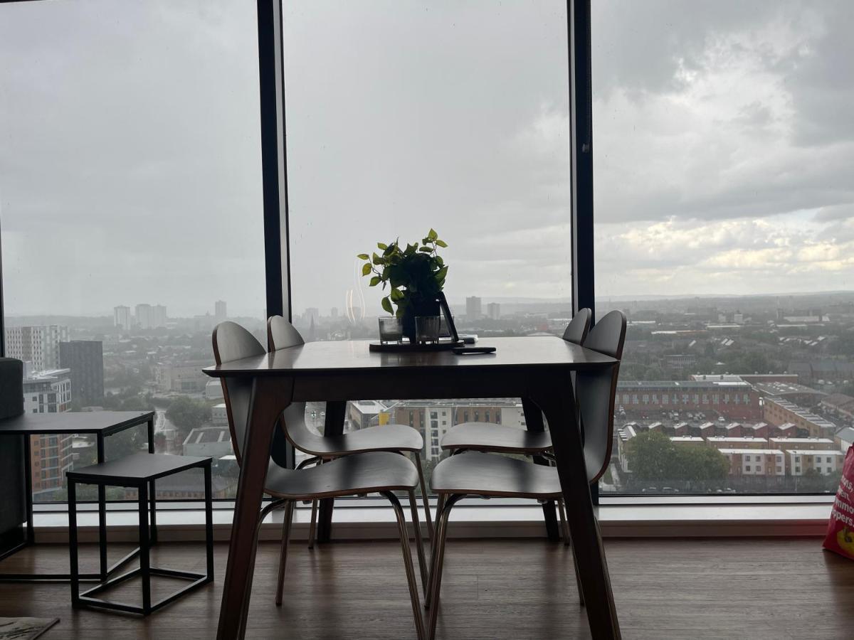 Luxury 2 Bedroom En-Suite Apartment Balcony Views Manchester Exteriér fotografie