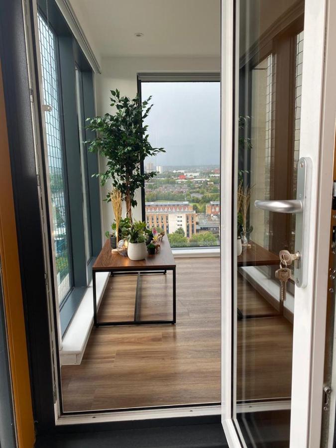 Luxury 2 Bedroom En-Suite Apartment Balcony Views Manchester Exteriér fotografie